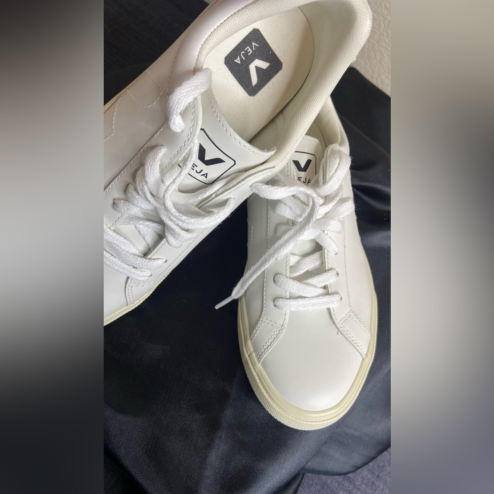 VEJA-Woman’s Sz 6 - Picture 6 of 9